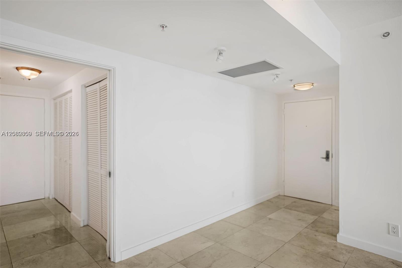 325 NE Biscayne Blvd # 1923, Miami FL 33131 photo 4