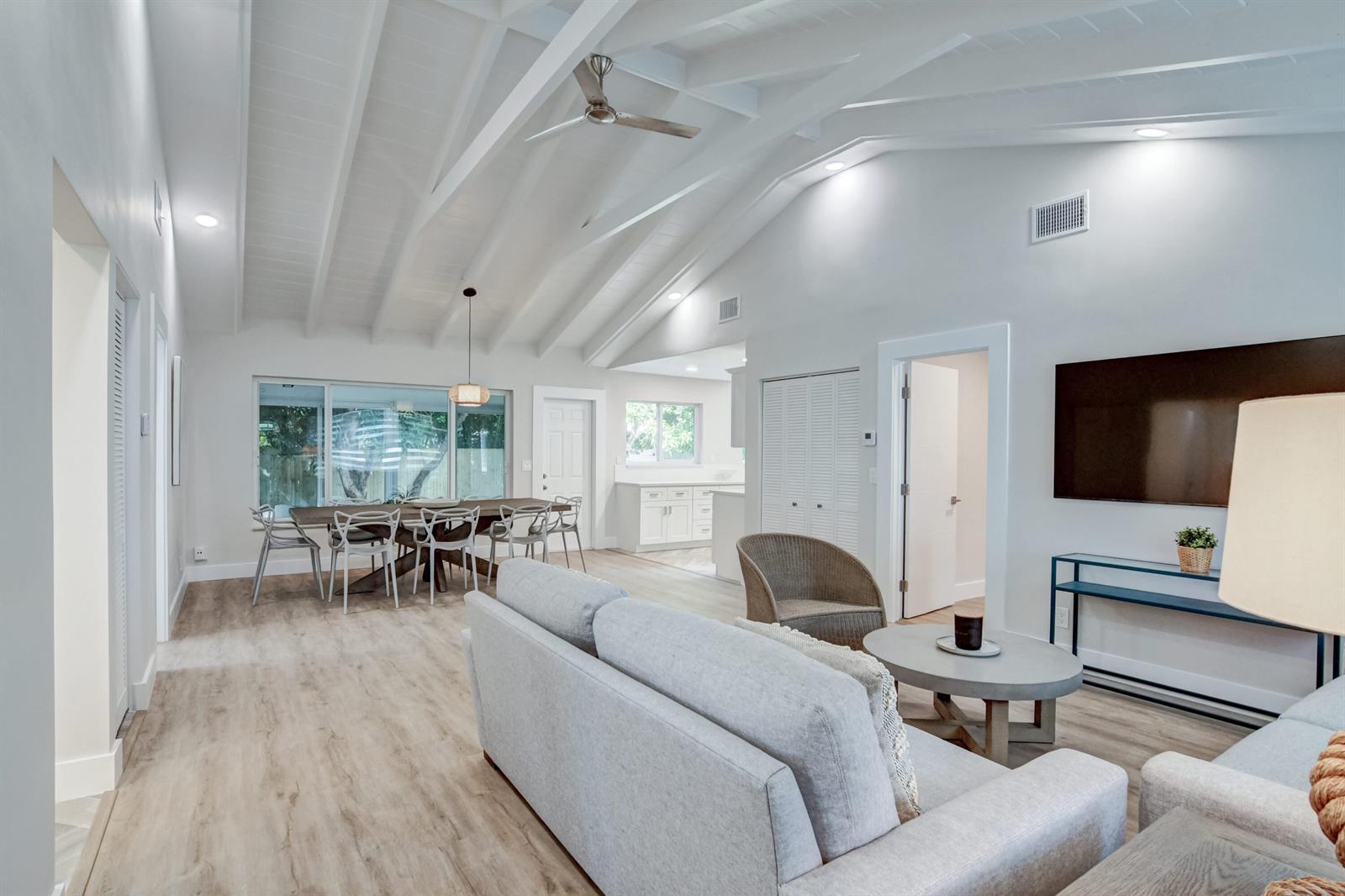 1910 NE 2nd Avenue, Delray Beach FL 33444