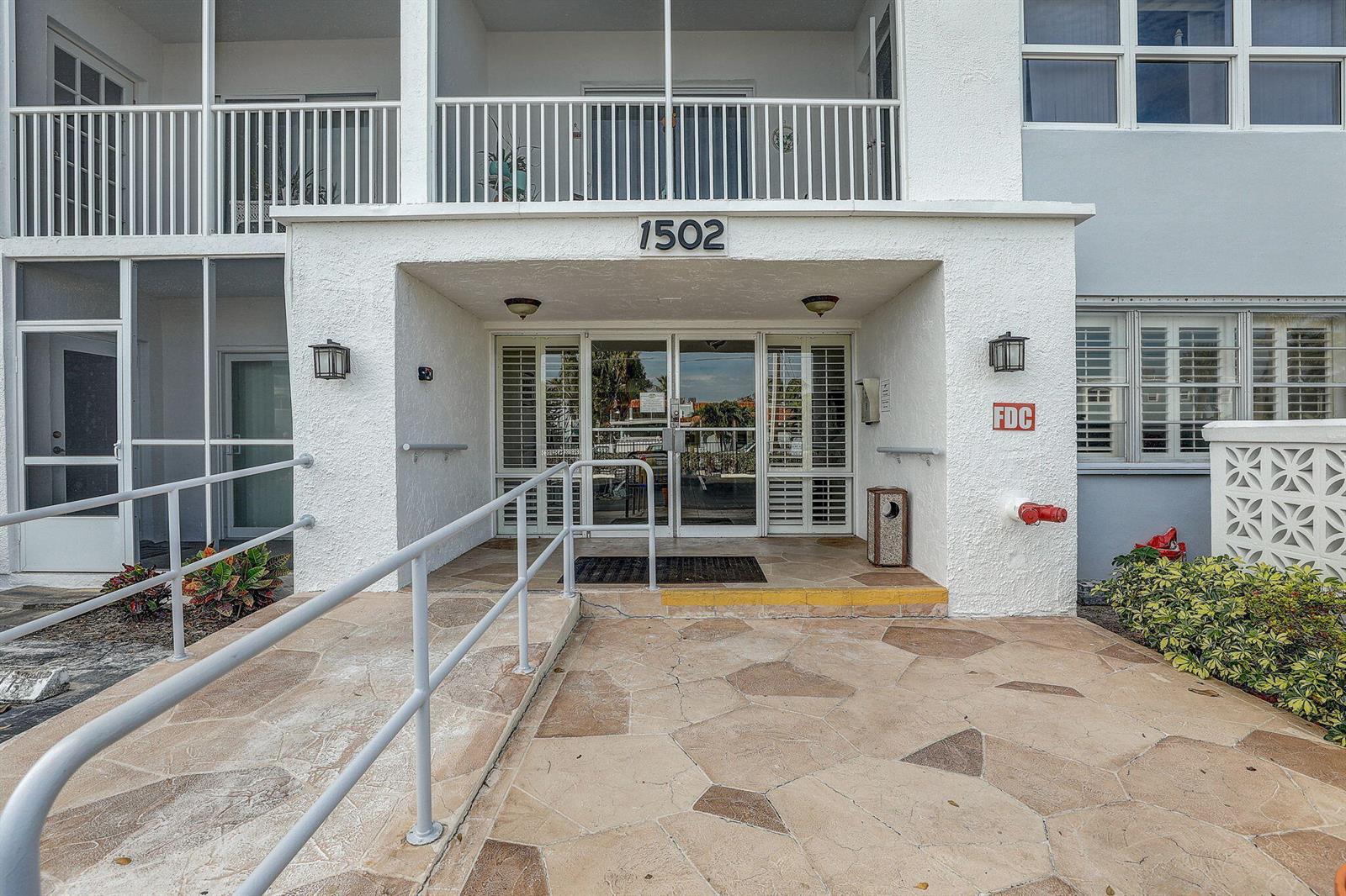 1502 S Lakeside Drive # 401, FL 33460 photo 4