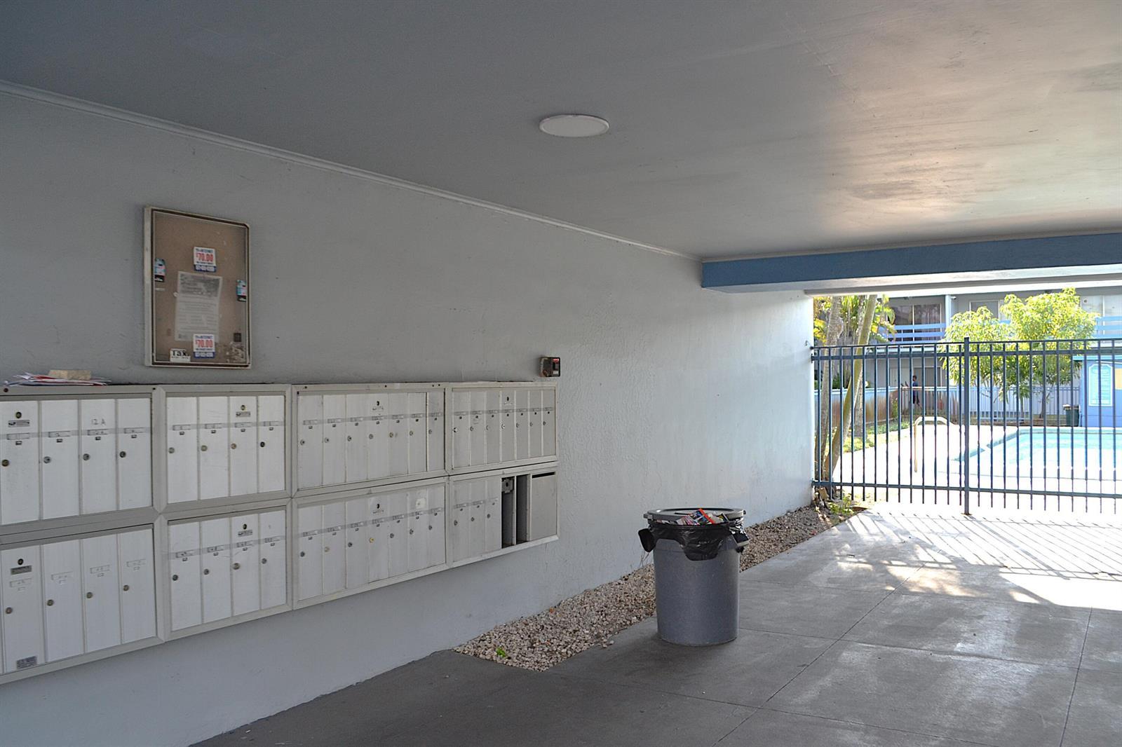 491 NW 42nd Avenue Apt 18, Plantation FL 33317 photo 5