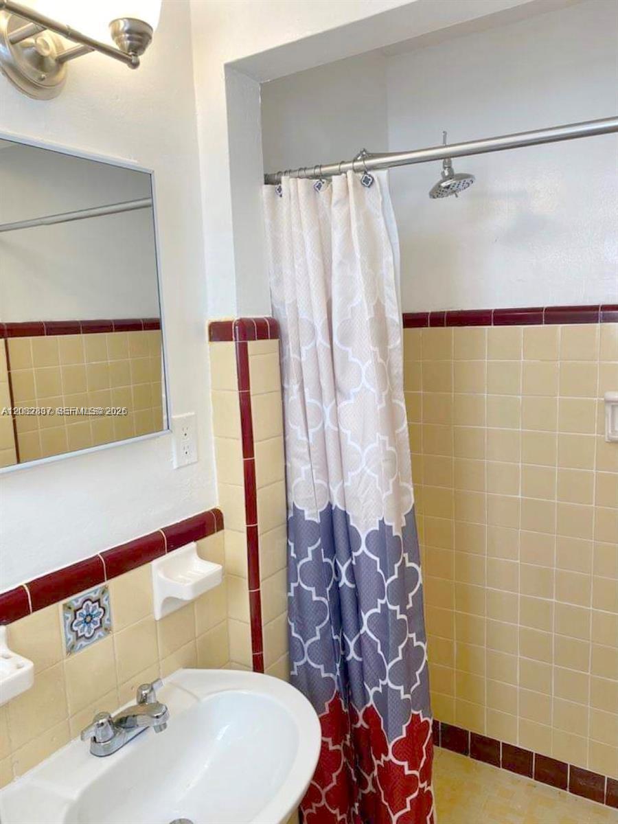 6860 Abbott Ave # 8B, Miami Beach FL 33141 photo 4