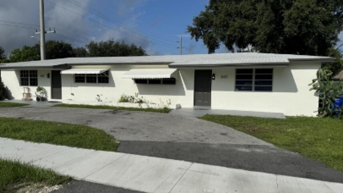 842 S 63rd Avenue, Hollywood FL 33023 photo 2