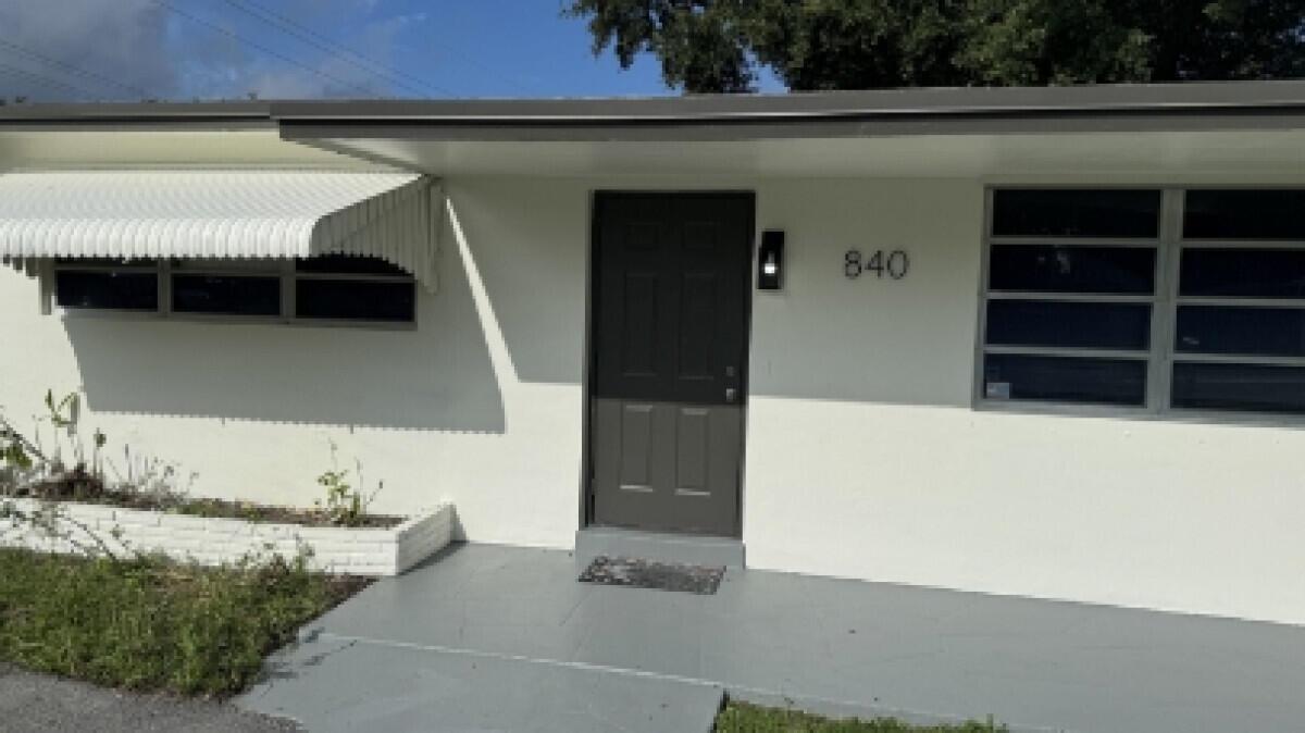 842 S 63rd Avenue, Hollywood FL 33023 photo 3