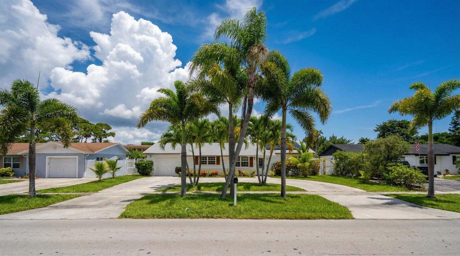 428 ALEMEDA Drive, Palm Springs FL 33461