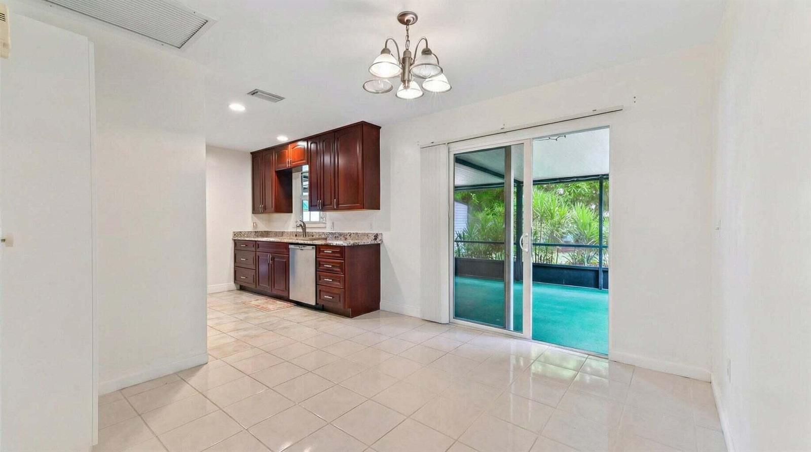 428 ALEMEDA Drive, Palm Springs FL 33461 photo 4