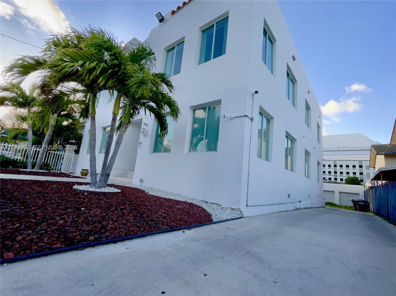 1459 NW 2nd St, Miami FL 33125 photo 2