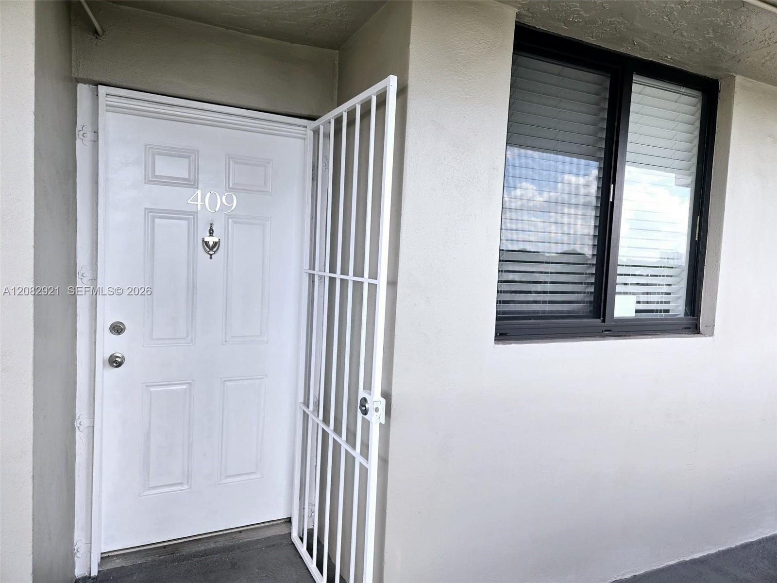 10290 NW 9th St Cir # 409, Miami FL 33172