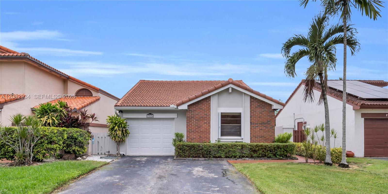 17624 NW 63rd Ct, Hialeah FL 33015 photo 2