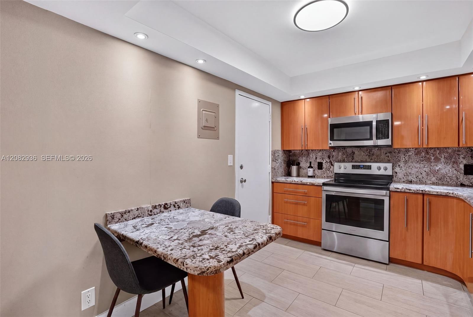 427 Golden Isles Dr # 11C, Hallandale Beach FL 33009 photo 5