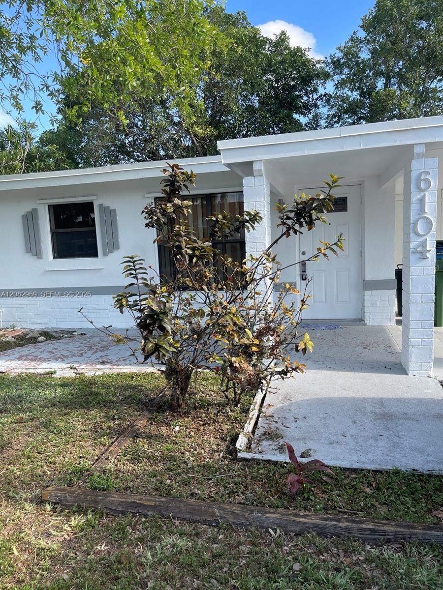 6104 NW 10th St, Margate FL 33063 photo 2
