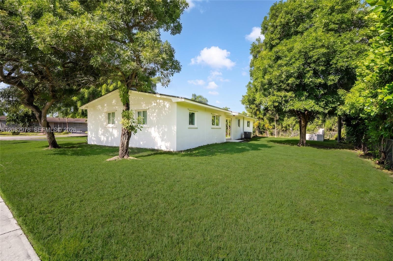 10441 SW 46th Ter, Miami FL 33165 photo 2