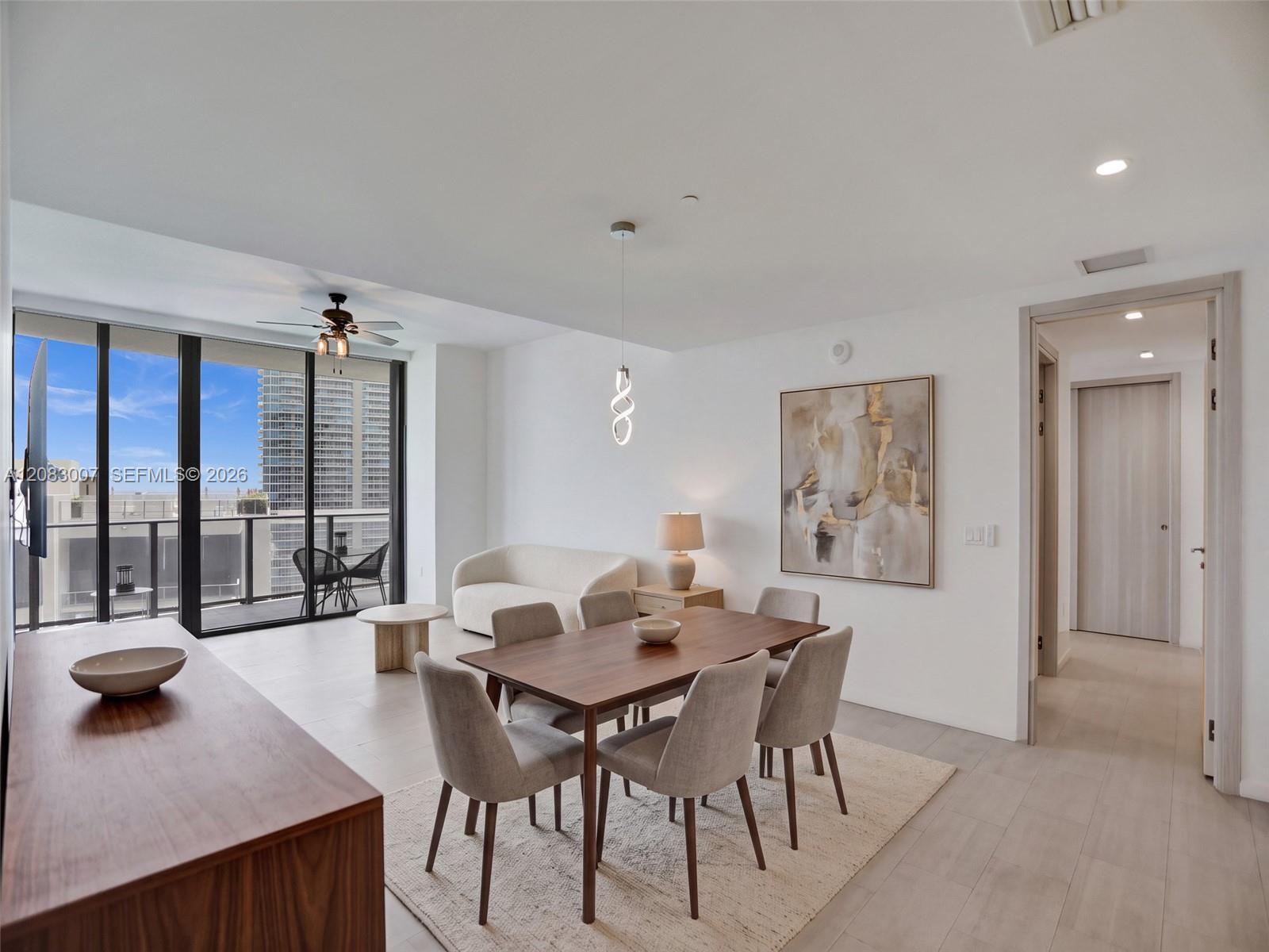 1000 Brickell Plz, Miami FL 33131 photo 2