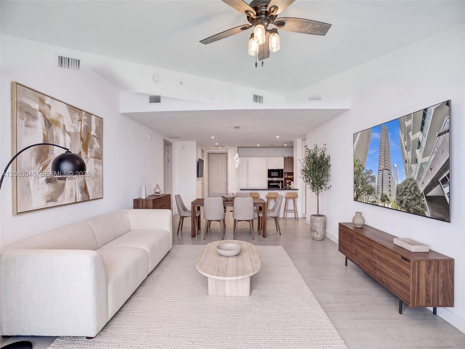 1000 Brickell Plz, Miami FL 33131 photo 2