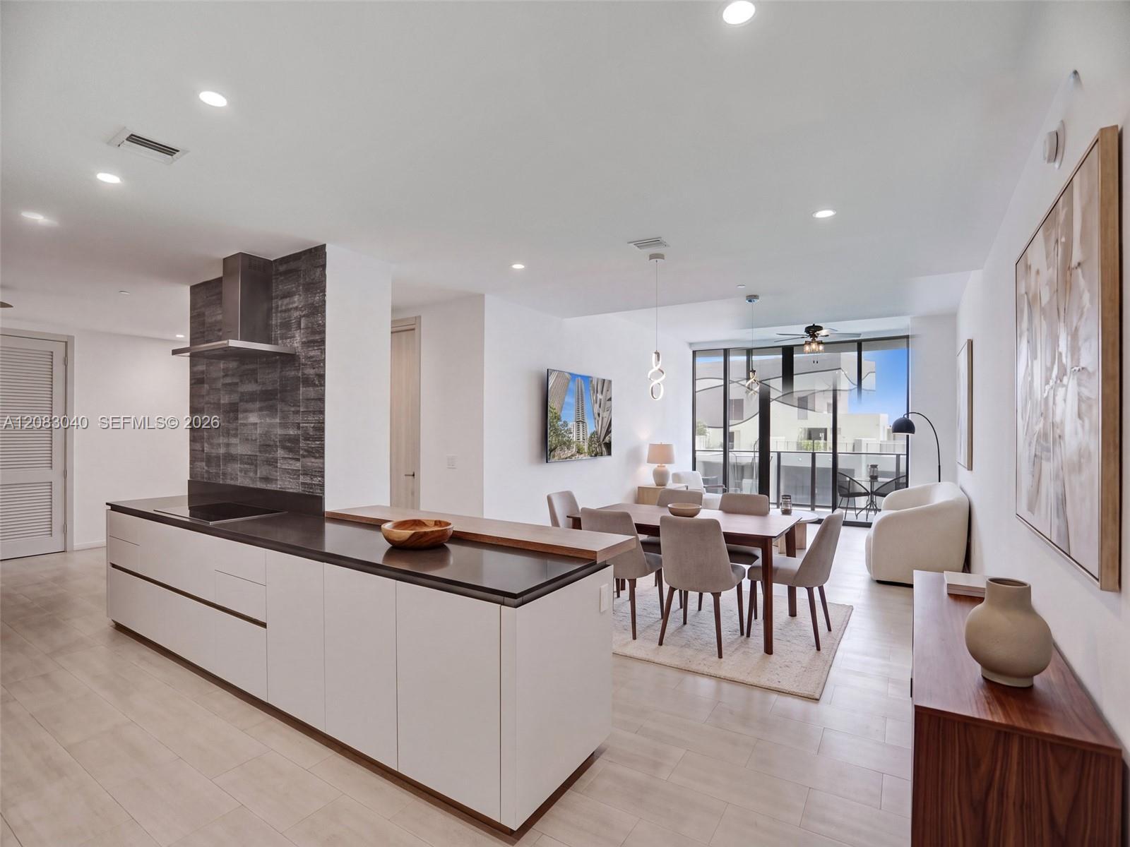 1000 Brickell Plz, Miami FL 33131 photo 3