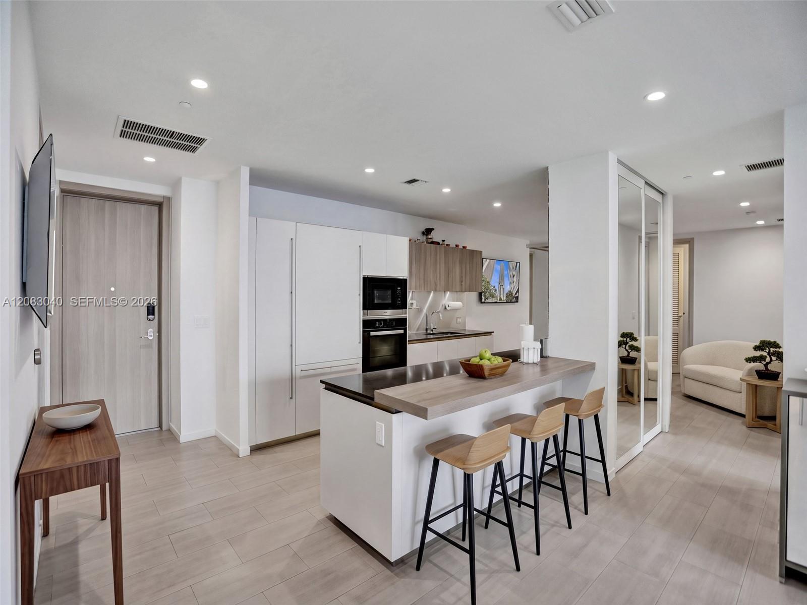 1000 Brickell Plz, Miami FL 33131 photo 5