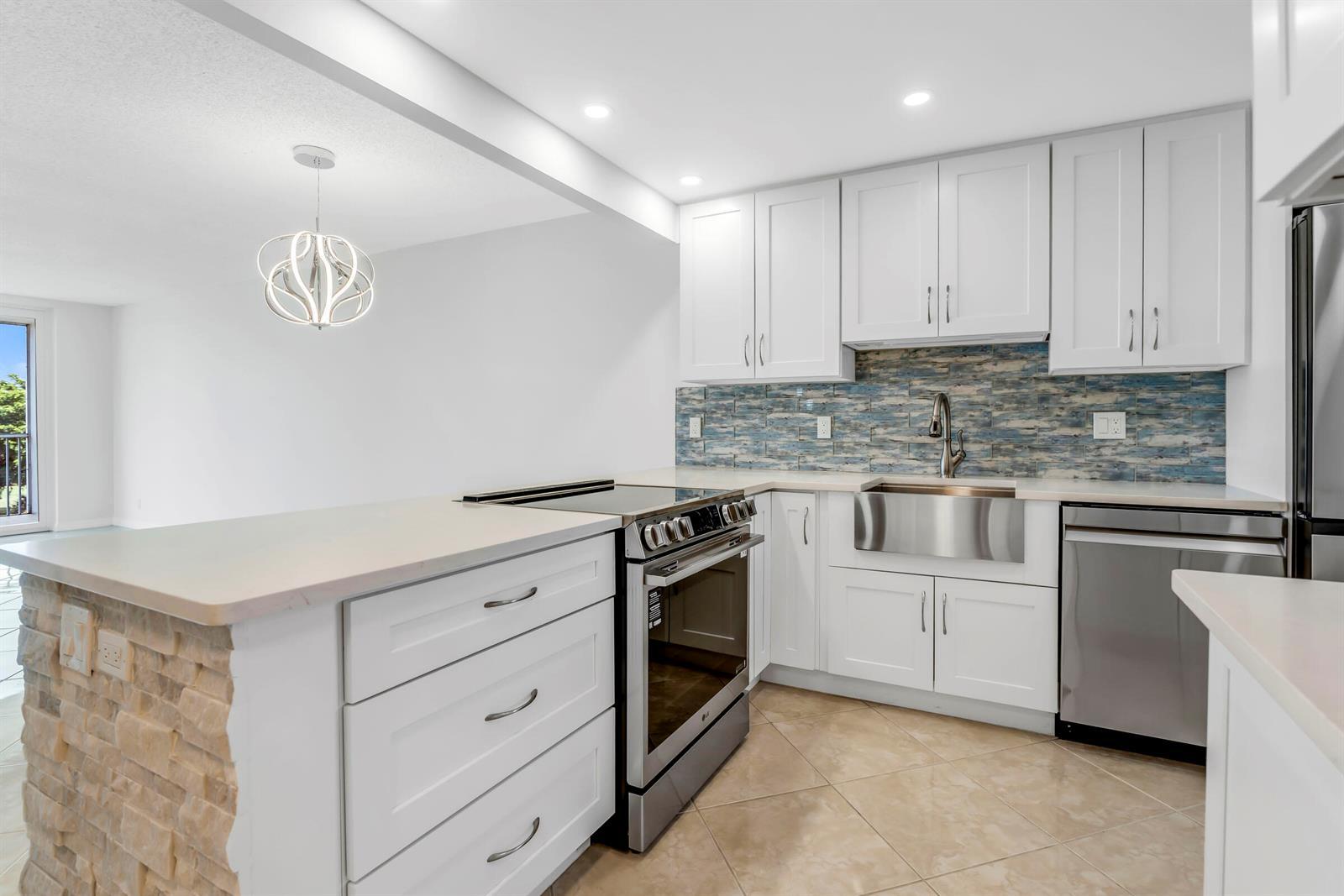 2651 S PALM AIRE Drive # 410, Pompano Beach FL 33069 photo 3