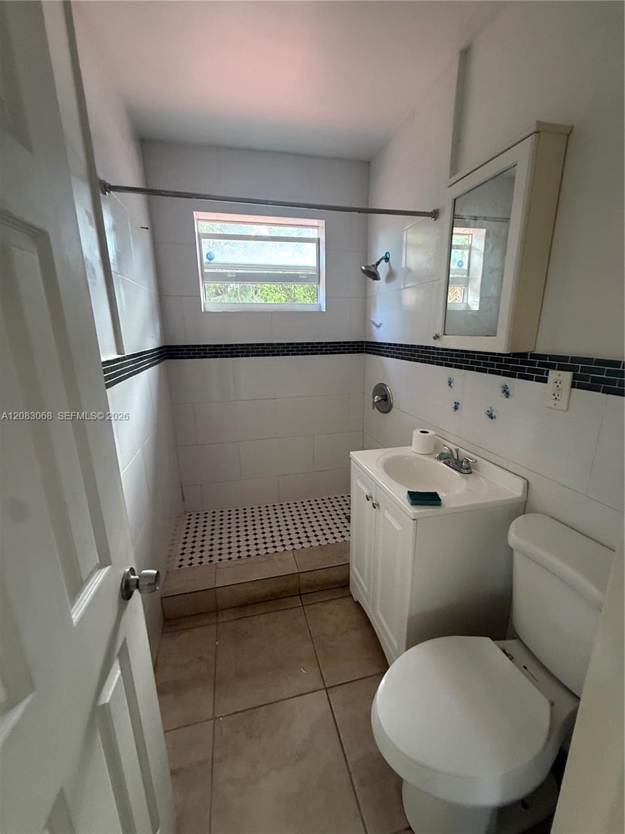 14 NW 169th St # 2, North Miami Beach FL 33169 photo 3