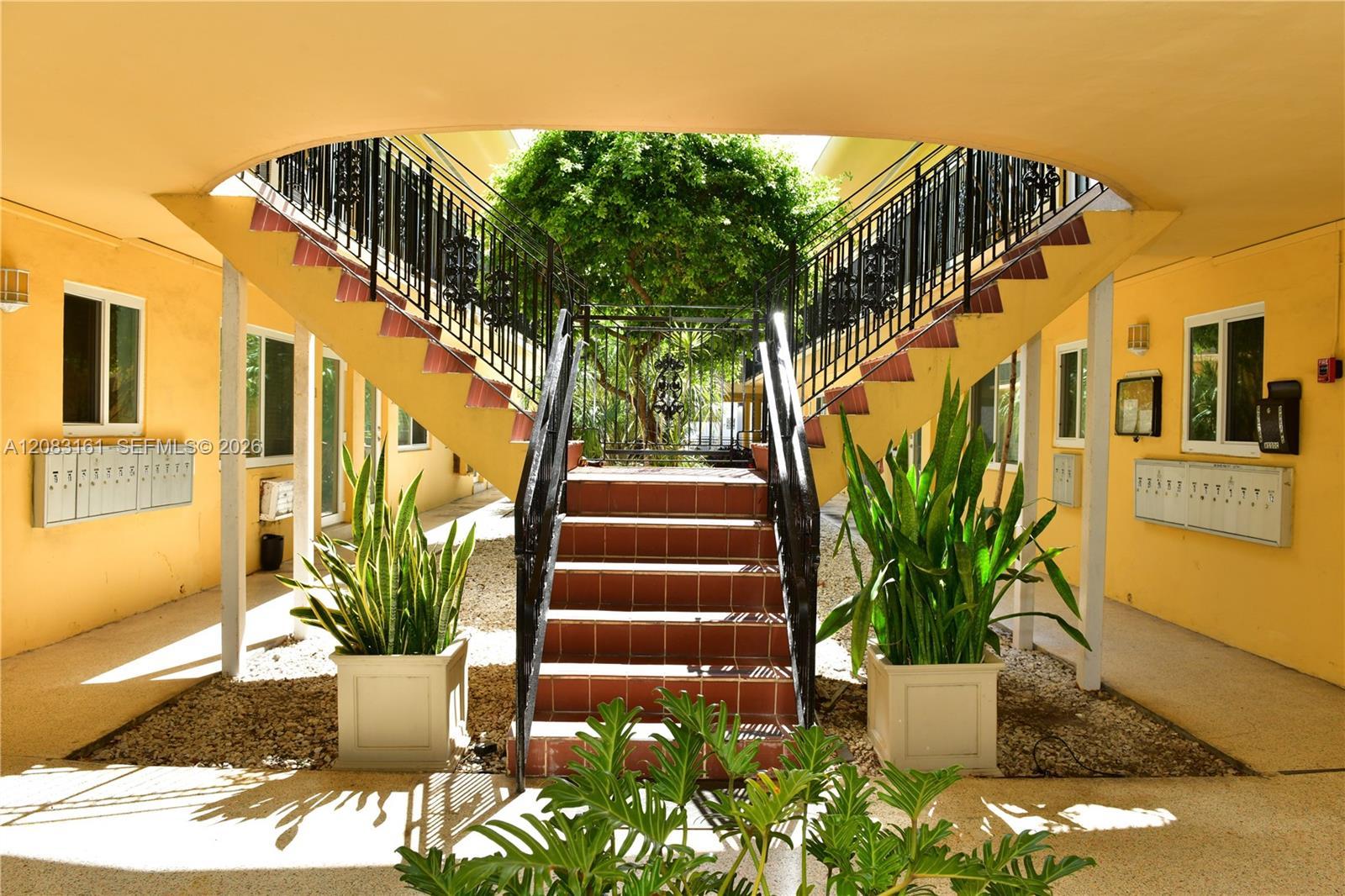 65 Washington Ave # 25, Miami Beach FL 33139