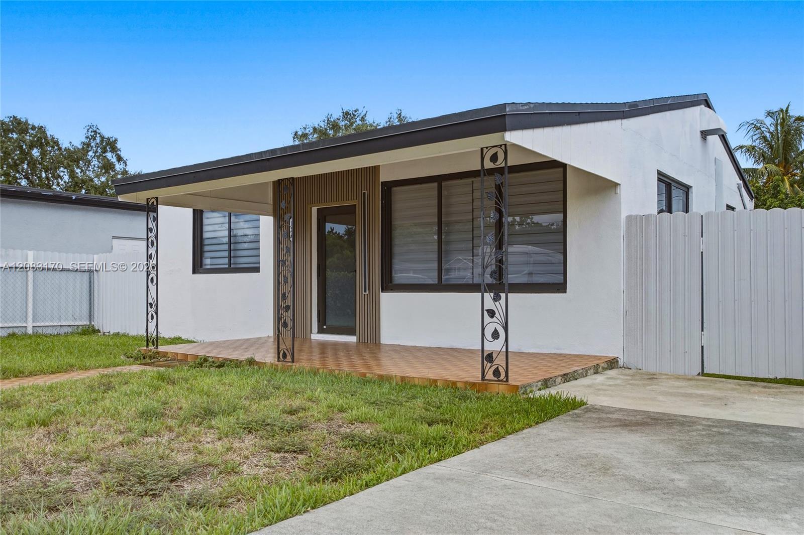 1260 NE 155th St, North Miami Beach FL 33162 photo 2