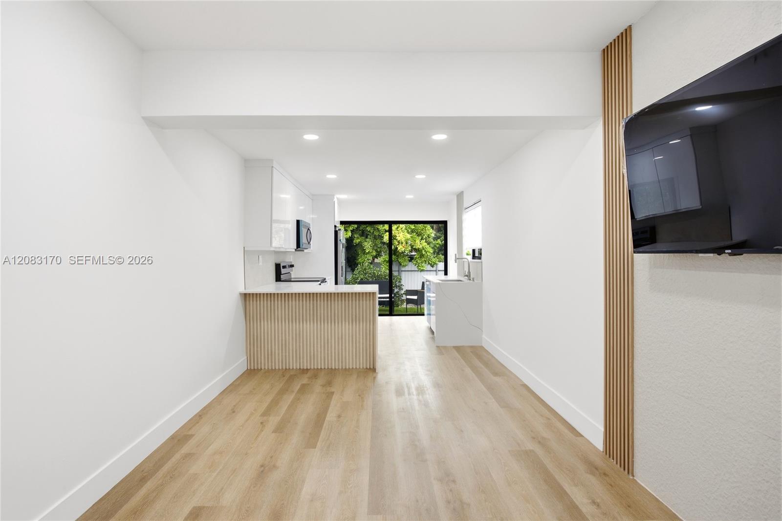 1260 NE 155th St, North Miami Beach FL 33162 photo 4