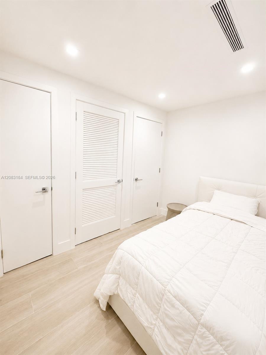 2411 Laguna Cir # 709, Miami FL 33181 photo 3