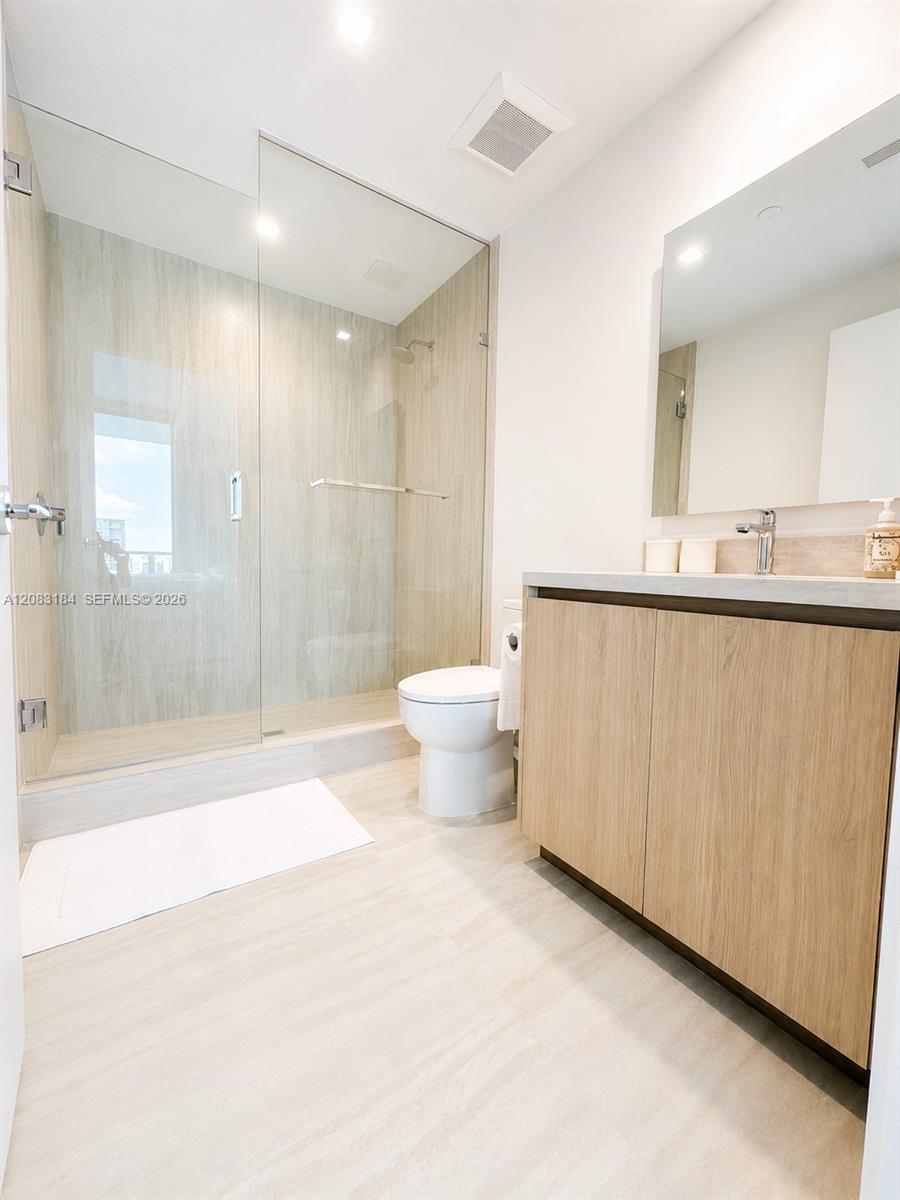 2411 Laguna Cir # 709, Miami FL 33181 photo 4