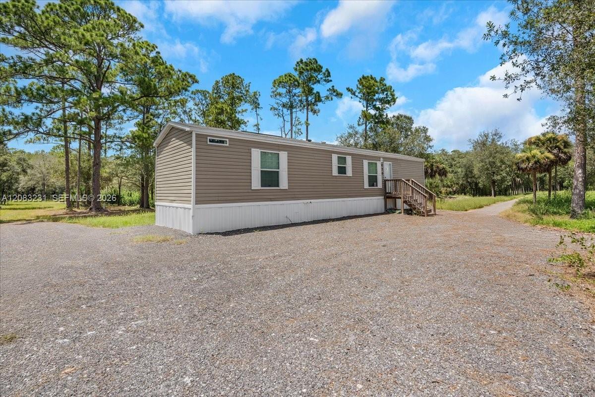 470 S Jinete St, Clewiston FL 33440 photo 2