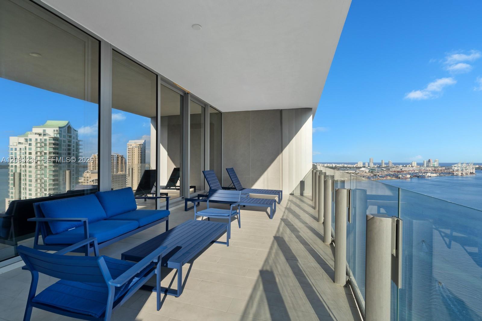 300 BISCAYNE BOULEVARD WAY # 3302E, Miami FL 33131 photo 2
