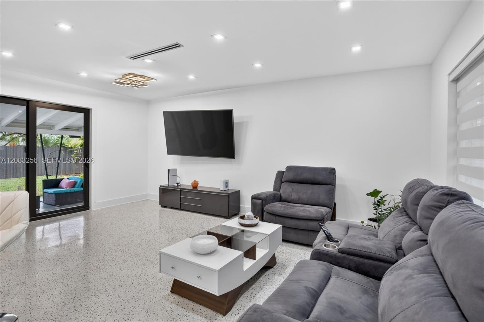 20310 NE 14th Ave, Miami FL 33179 photo 3