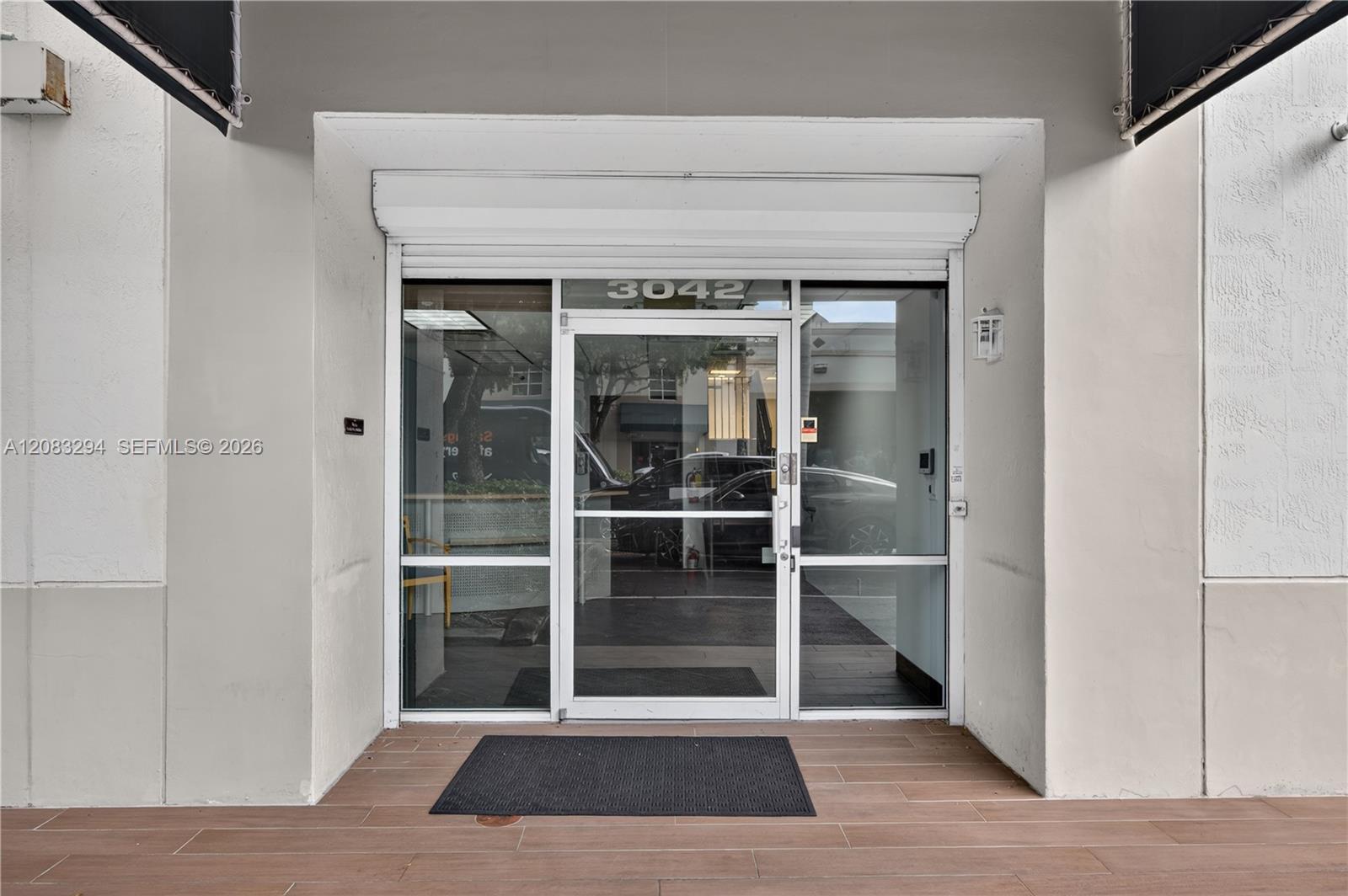 3042 NW 82nd Ave, Doral FL 33122 photo 2