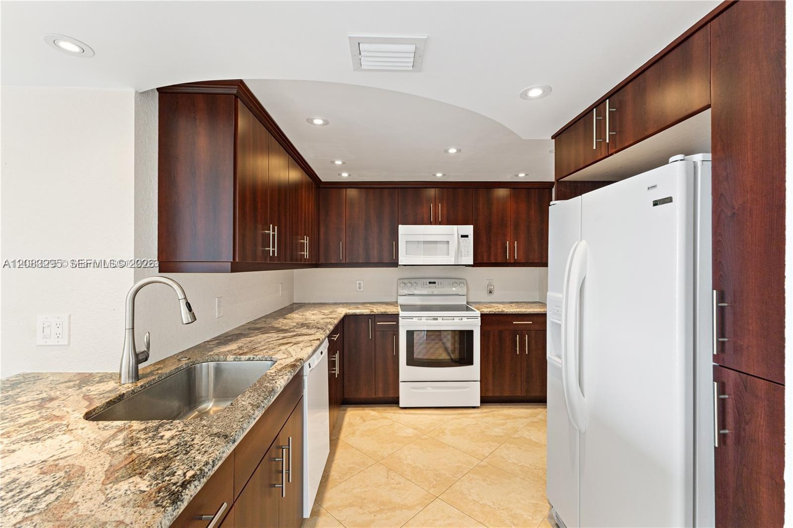 13155 Ixora Ct # 905, North Miami FL 33181 photo 5