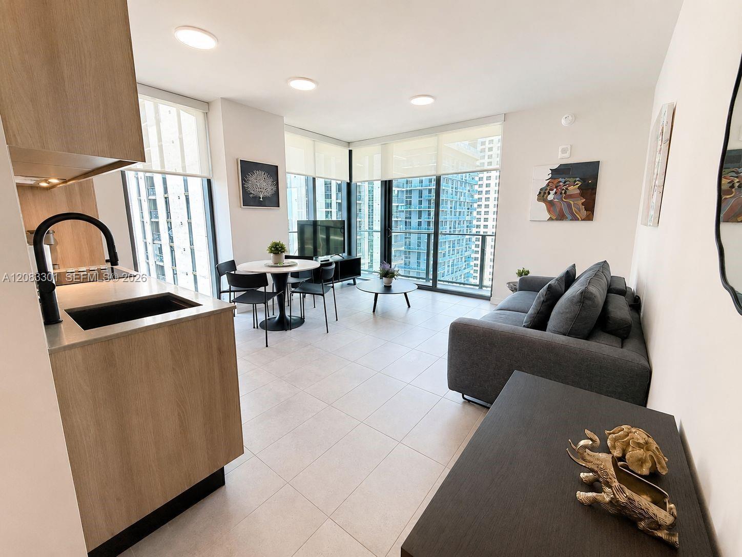 121 NE 5th St # 2408, Miami FL 33132 photo 2