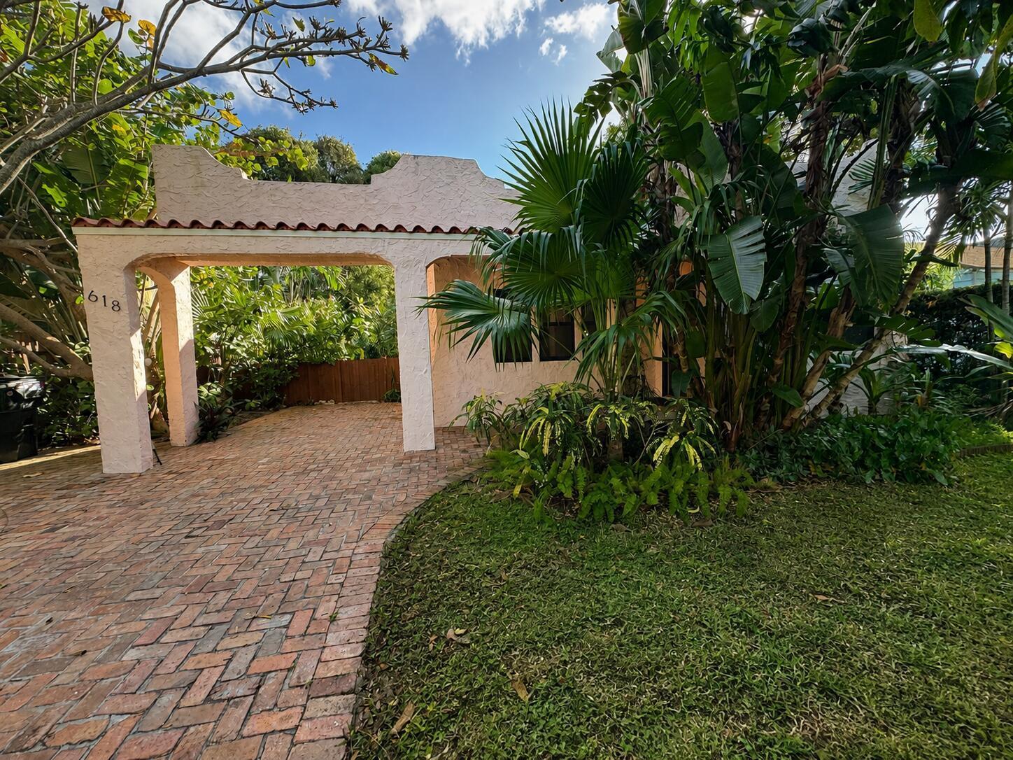 618 S K Street S, FL 33460
