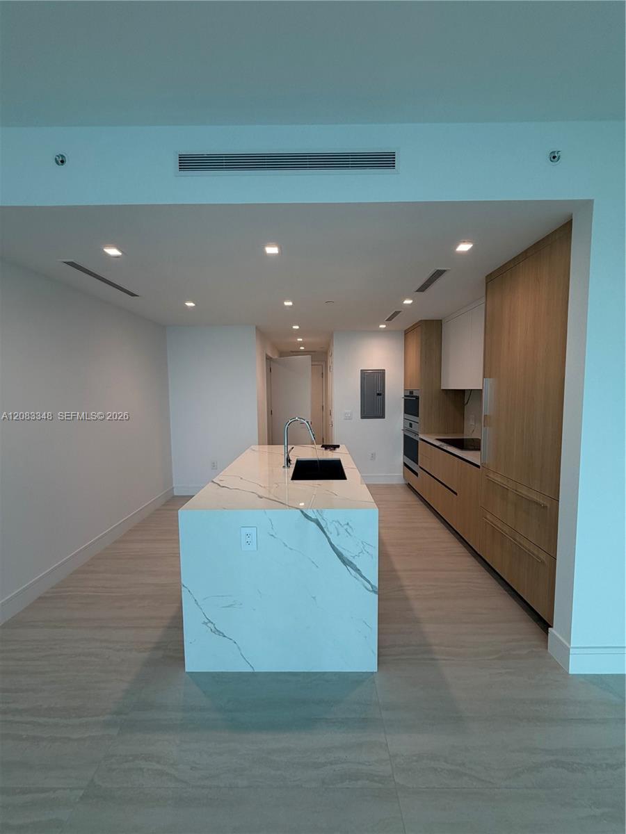 2411 Laguna Cir # 2307, North Miami FL 33181 photo 3