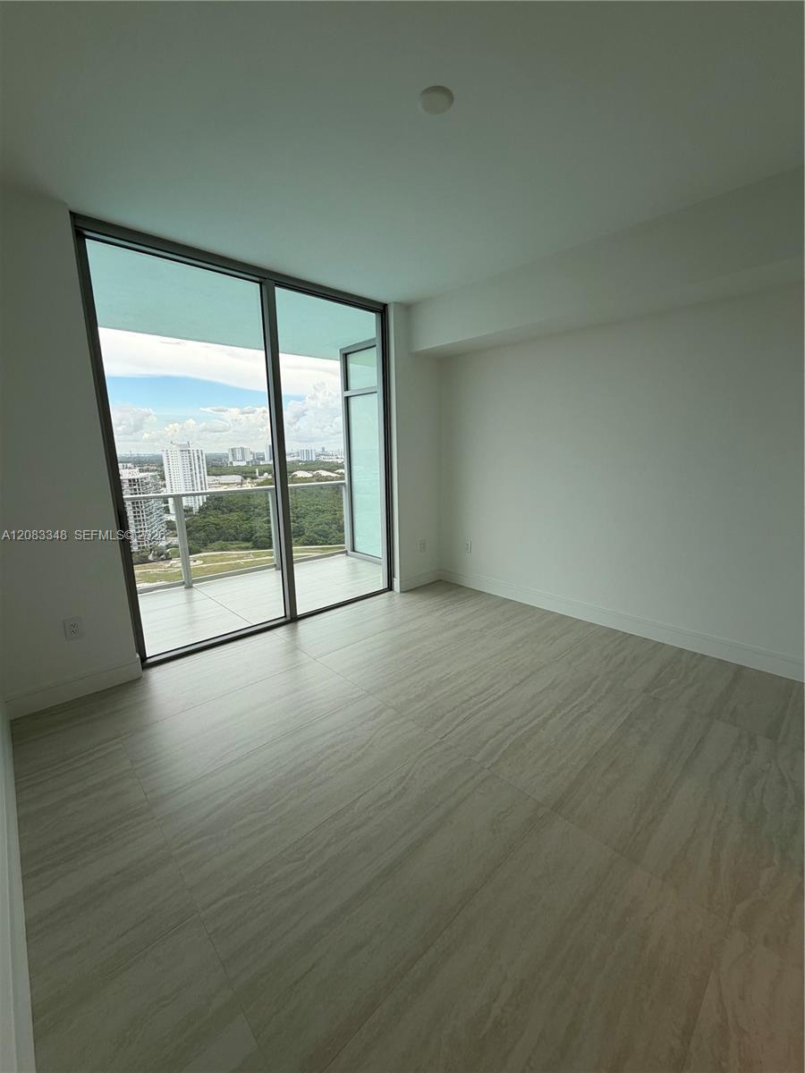 2411 Laguna Cir # 2307, North Miami FL 33181 photo 5
