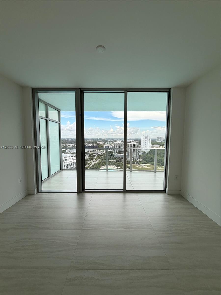2411 Laguna Cir # 2307, North Miami FL 33181 photo 4