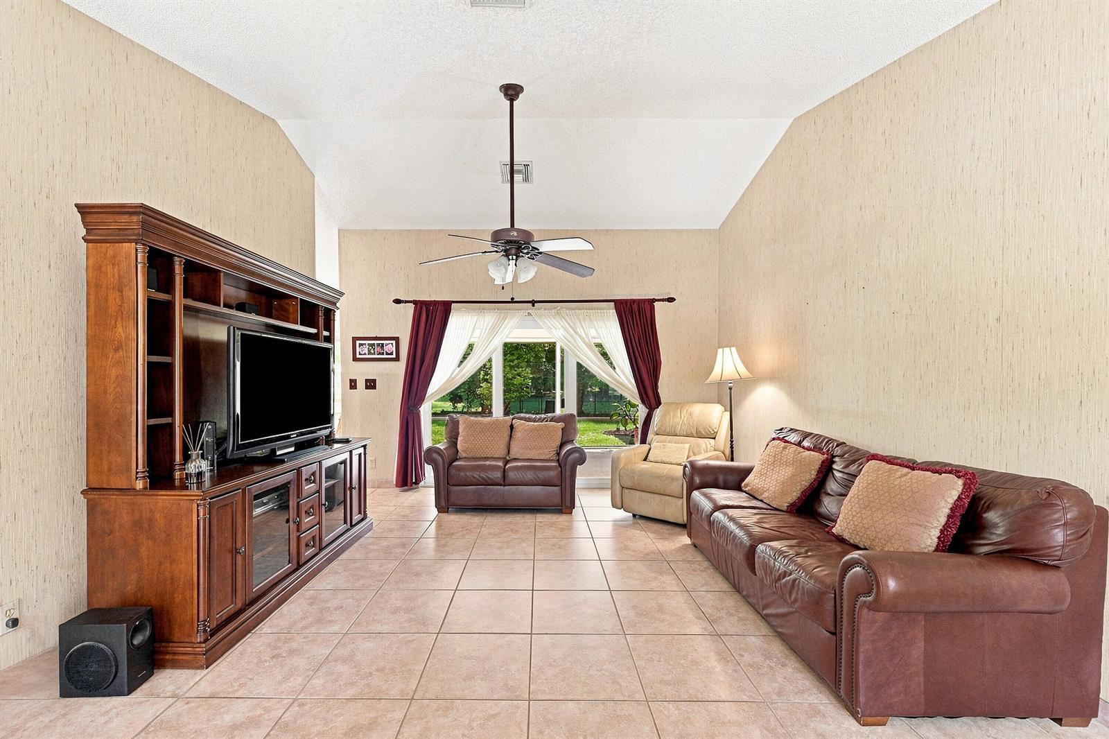 2111 NW 86TH Way, Coral Springs FL 33071 photo 3