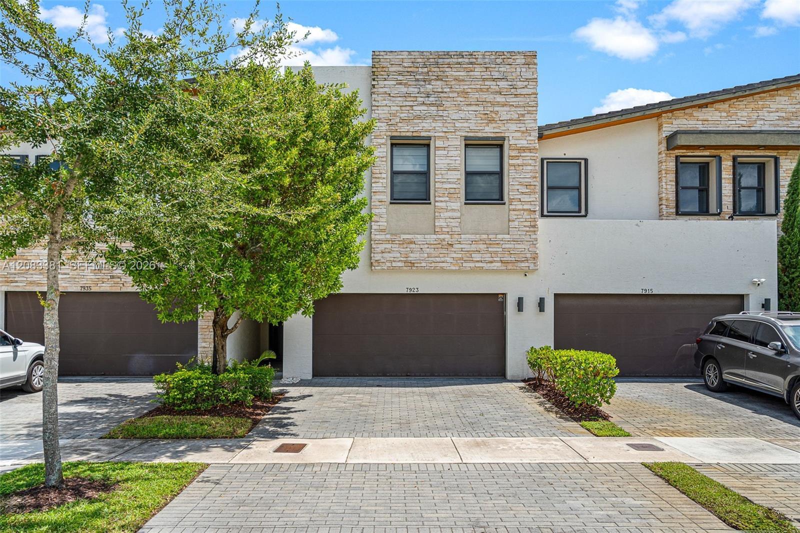 7923 NW 104th Ct, Doral FL 33178