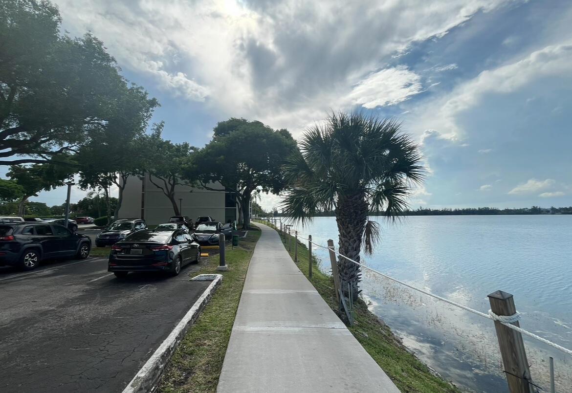 114 LAKE EMERALD Drive # 401, Oakland Park FL 33309