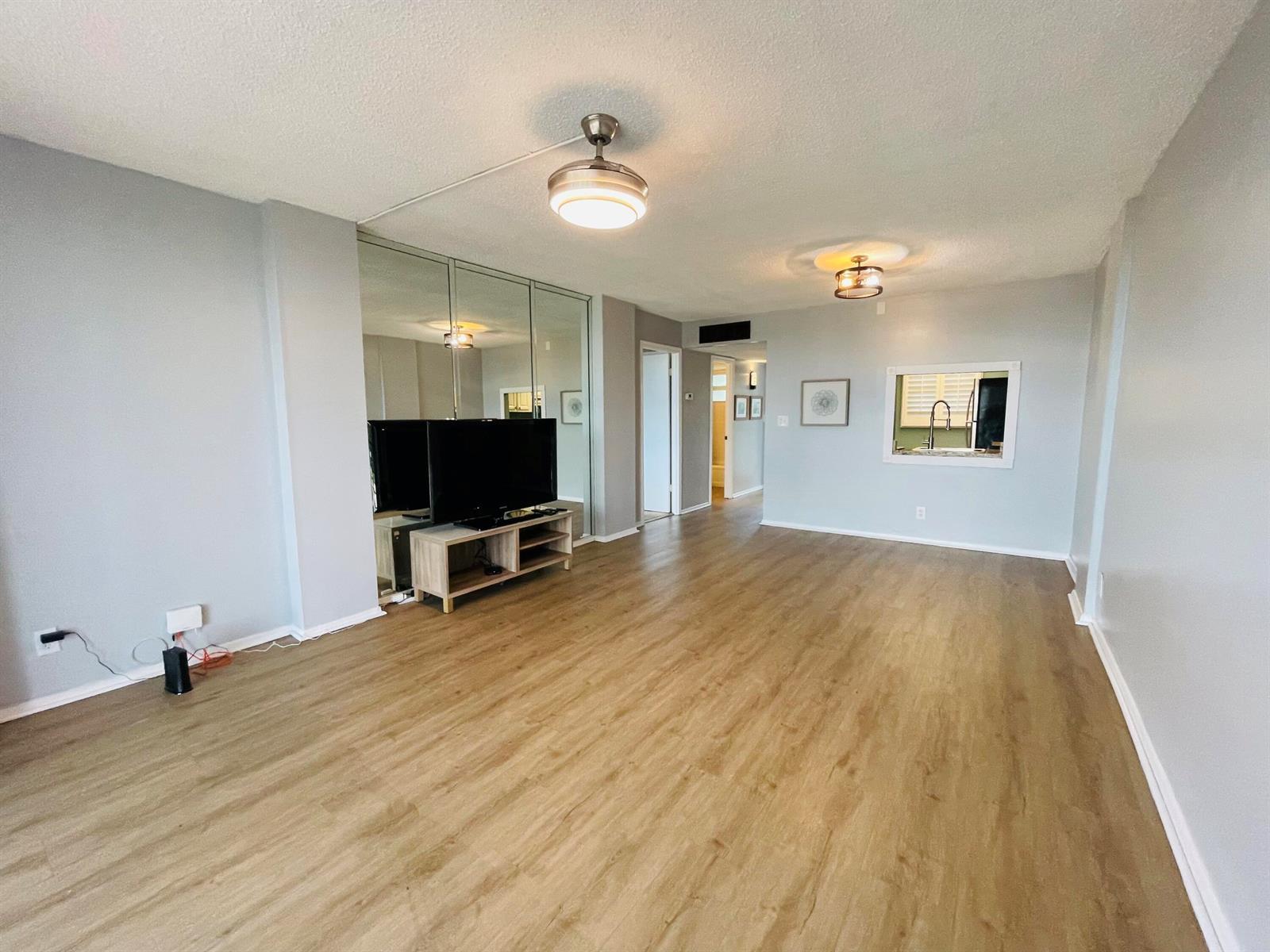 109 ROYAL PARK Drive # 4D, Oakland Park FL 33309 photo 2