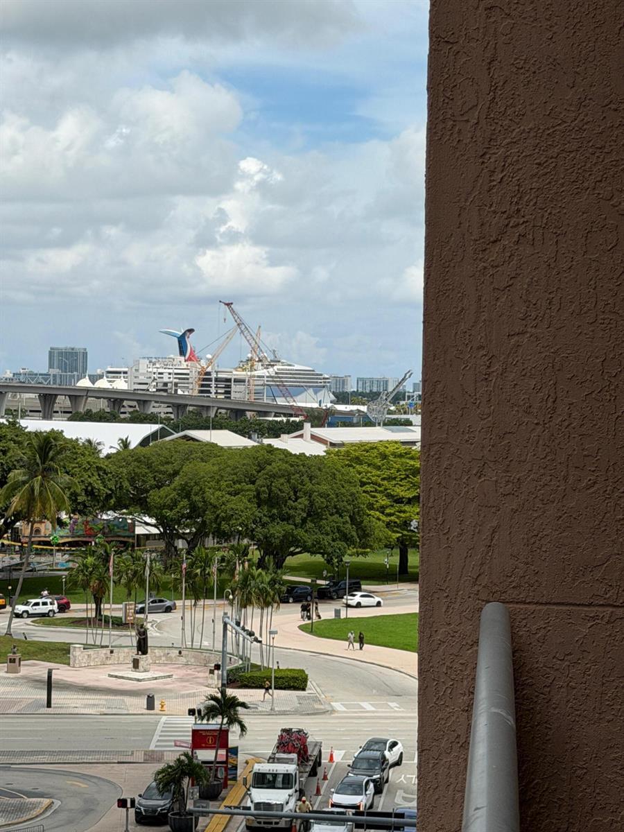 244 BISCAYNE Boulevard # 645, Miami FL 33132 photo 3