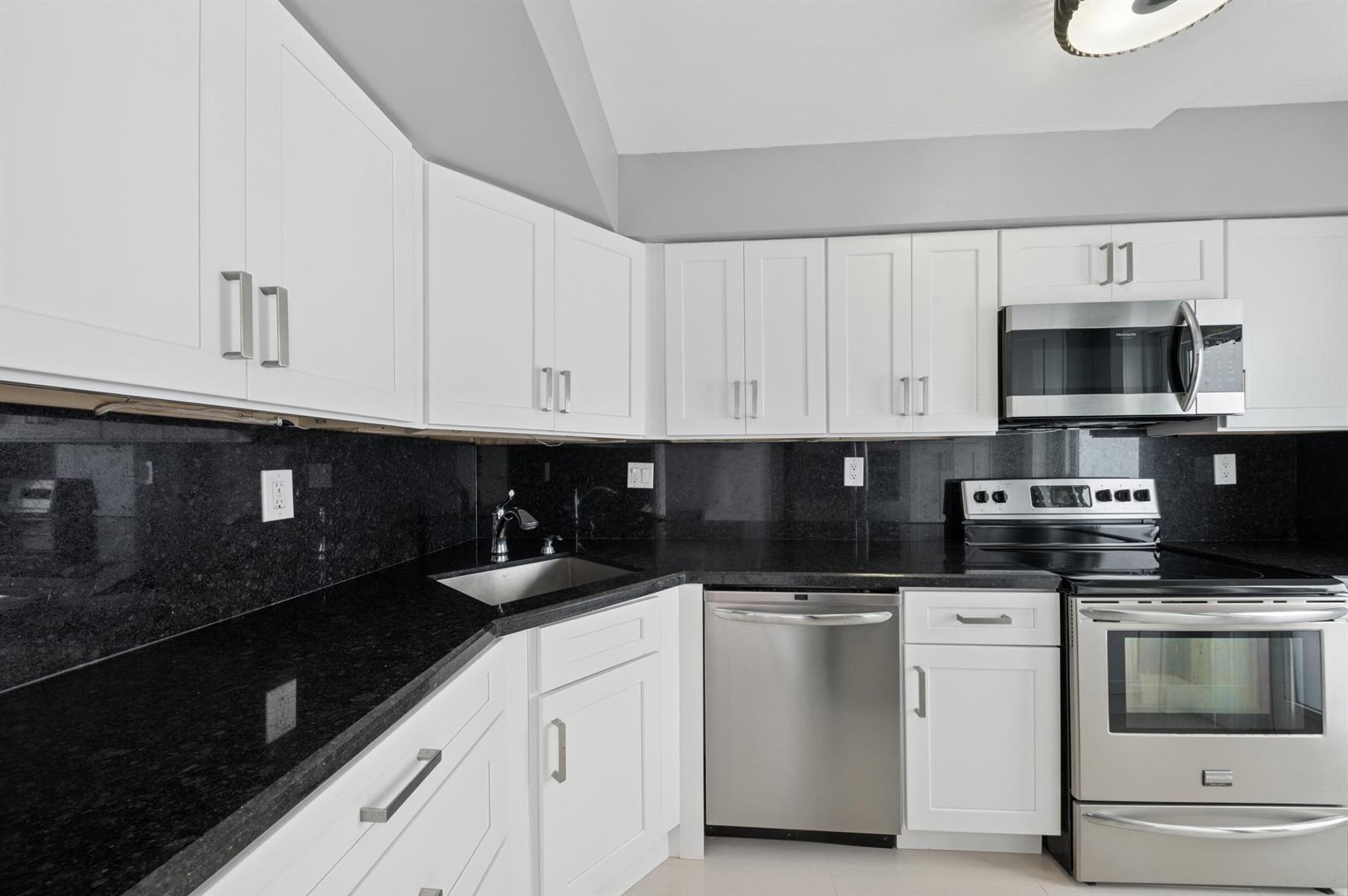 333 NE 21ST Avenue # 520, Deerfield Beach FL 33441 photo 2