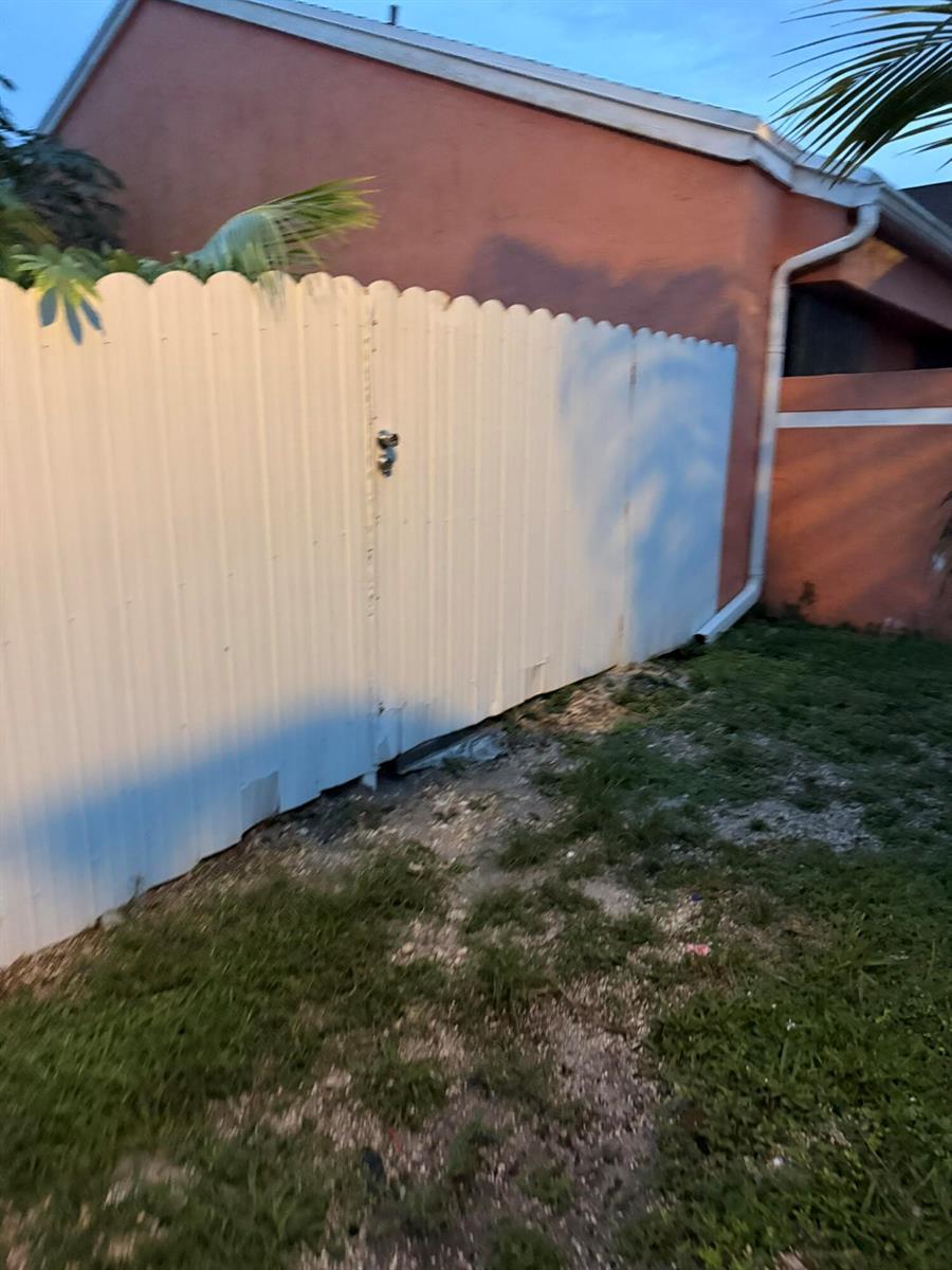 5170 NW 73RD Way, Lauderhill FL 33319