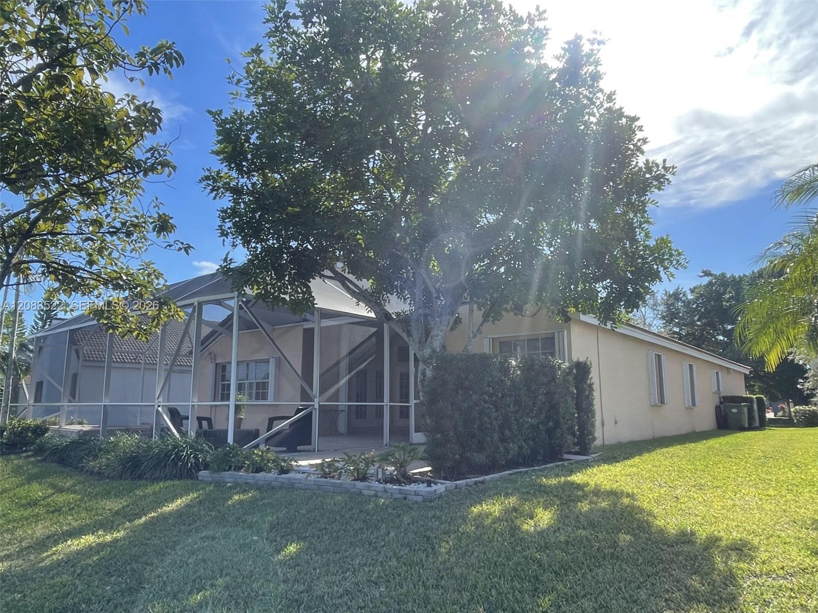 412 Cameron Dr, Weston FL 33326 photo 2