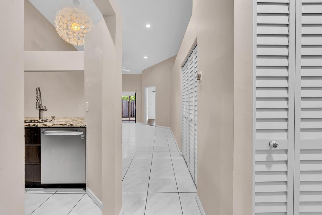 11137 NW 38TH Place, Sunrise FL 33351 photo 3