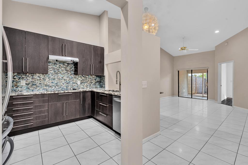 11137 NW 38TH Place, Sunrise FL 33351 photo 4