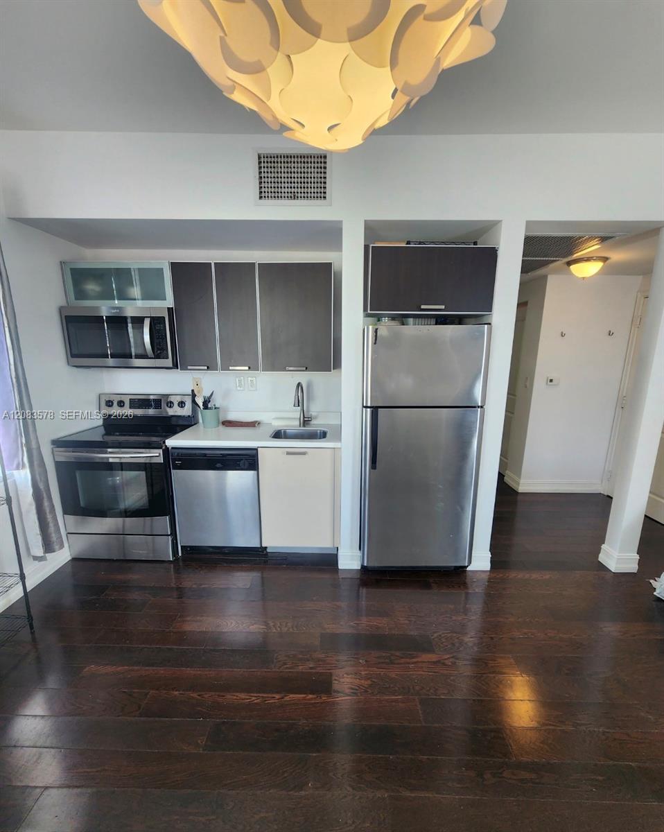 621 11th St # 201, Miami Beach FL 33139 photo 2