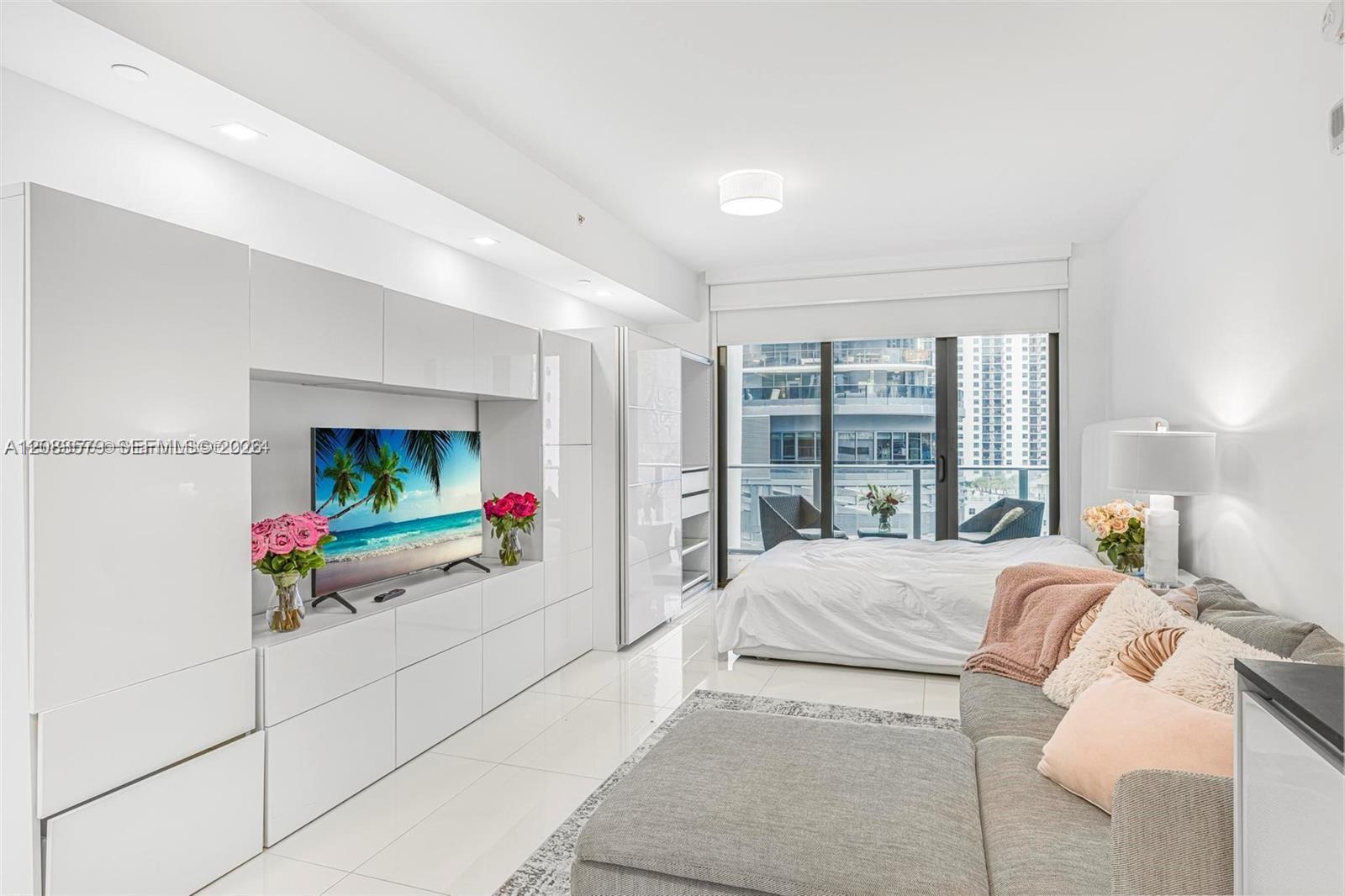 1010 Brickell Ave # 1710, Miami FL 33131 photo 2