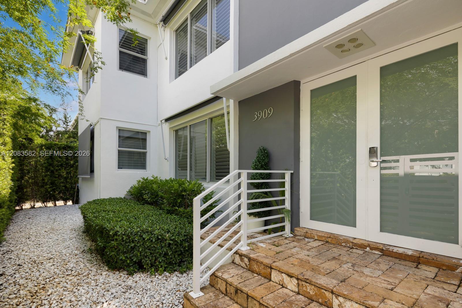3909 Garden Ave # 1, Miami Beach FL 33140 photo 2