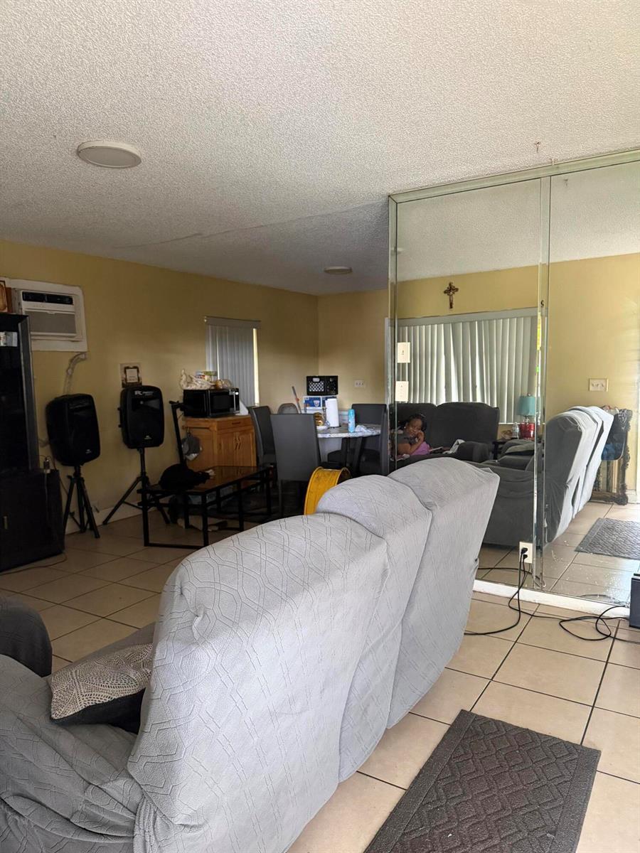 2605 NW 14TH Street, Fort Lauderdale FL 33311 photo 2